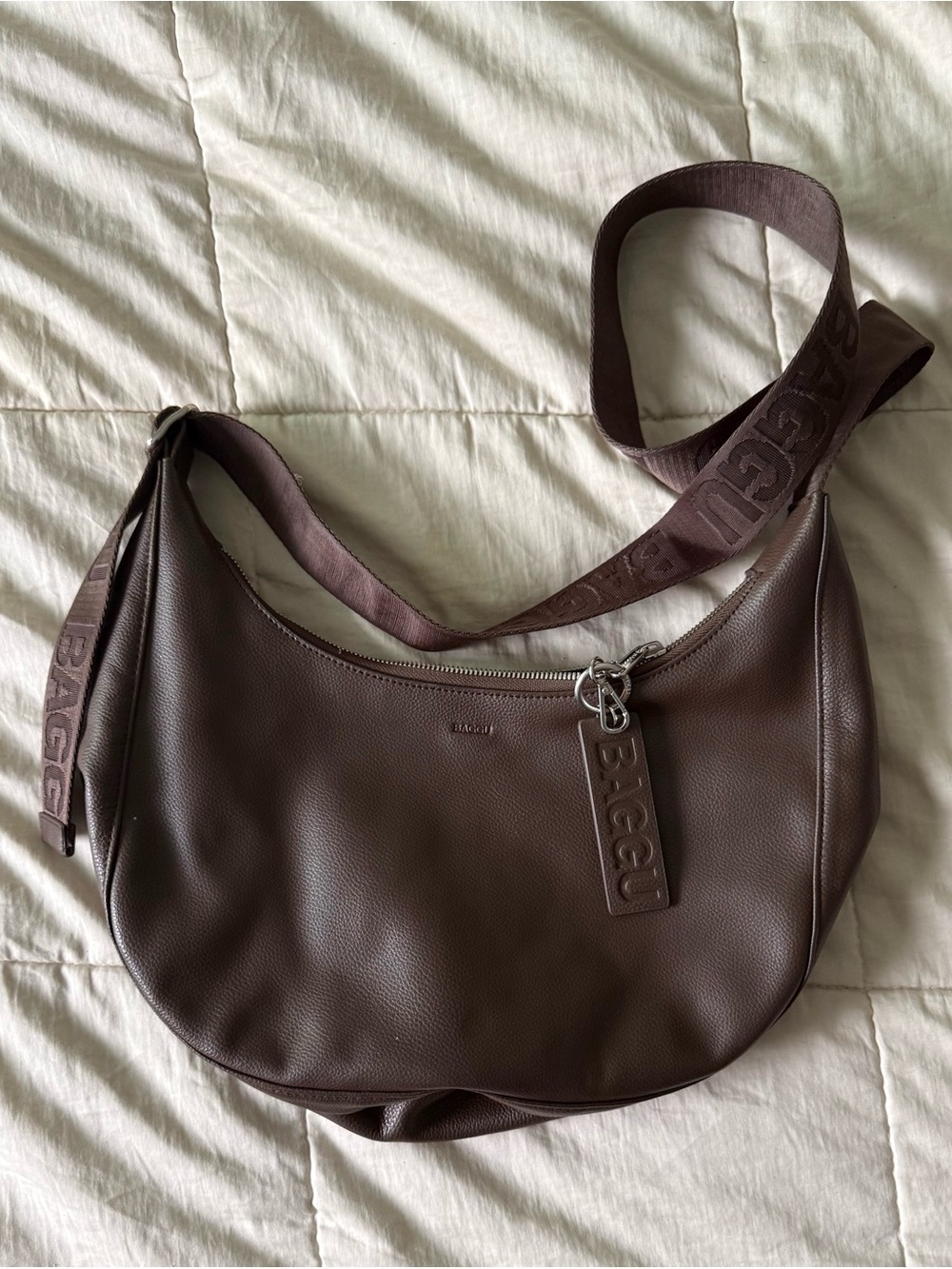 Baggu Medium Crescent Bag- Recycled Leather - Picture 2 of 2